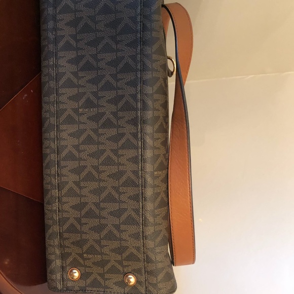 Micheal Kors Hamilton Signature Brown Handbag - Picture 8 of 10